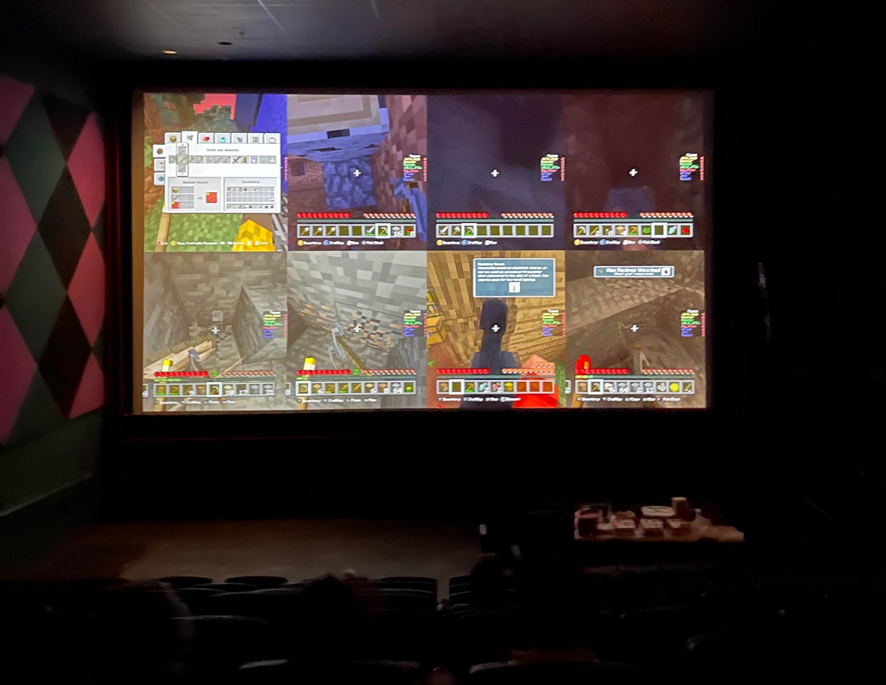 Co-op de ocho jugadores en una sala de cine, ft. Steam Deck