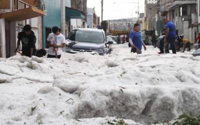 Intensa granizada cubre de hielo la zona norte de Puebla capital Fotos y video